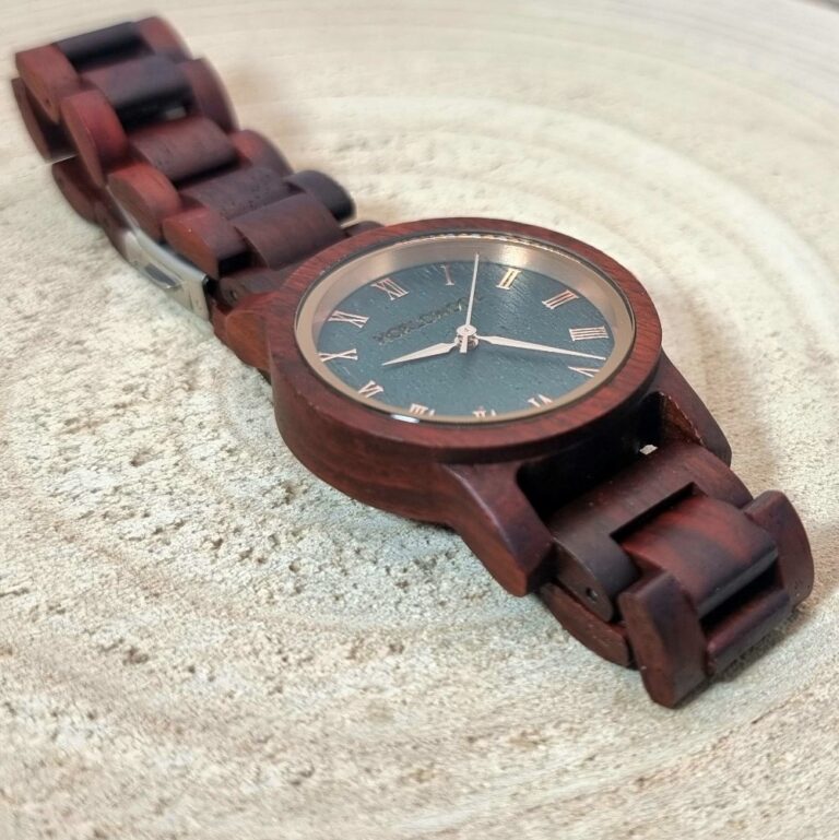 montre en bois de noyer pour femme